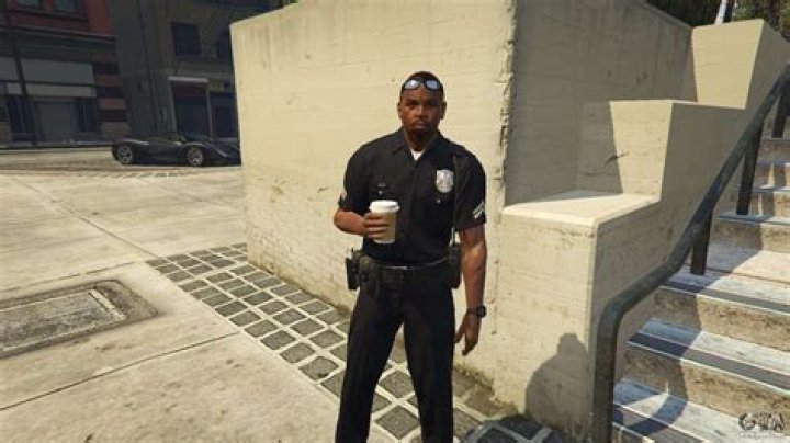 How to become a police officer in gta