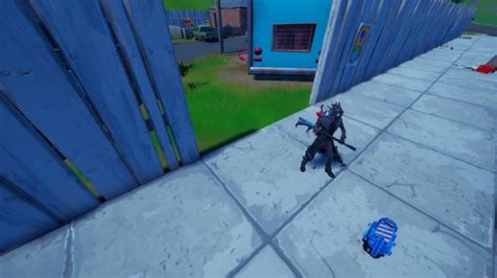 How to deploy a ghost trap in fortnite