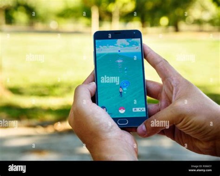 How to use the camera in pokemon go