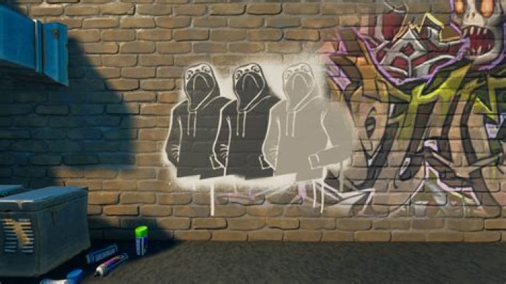 Where is the shady doggo graffiti in fortnite
